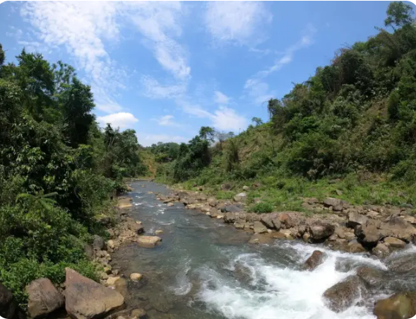 Van Mo waterfall (Waterfall hut)