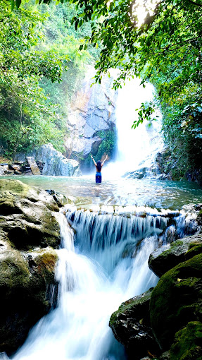 Van Mo waterfall (Waterfall hut)