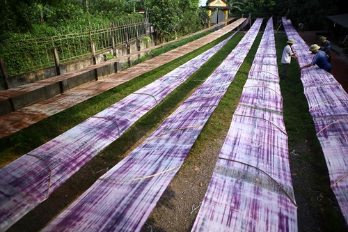 Nha Xa silk weaving village