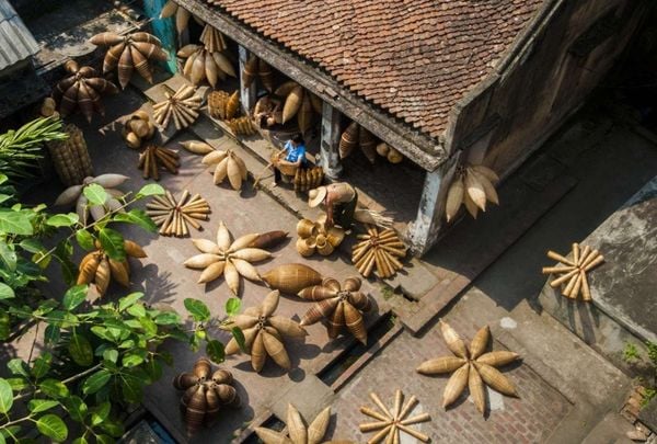 Ngôi làng bình dị, yên bình để du khách có dịp được ngắm nhìn những hình ảnh đời thường của người dân nơi đây