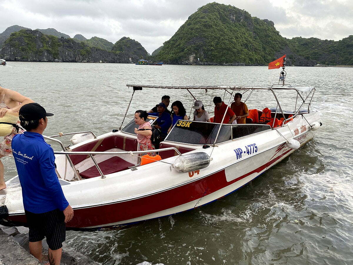 Trải Nghiệm Cano Ở Hạ Long: Hành Trình Khám Phá Những Hòn Đảo Kỳ Vĩ