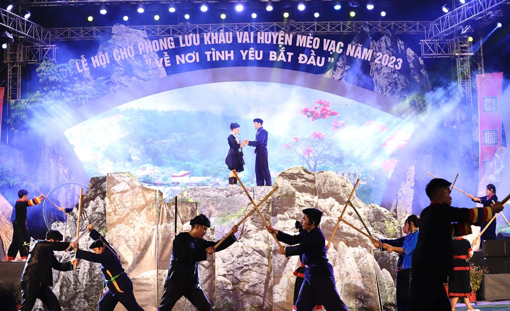 Festival of Luu Khau Khau shoulder in 2025