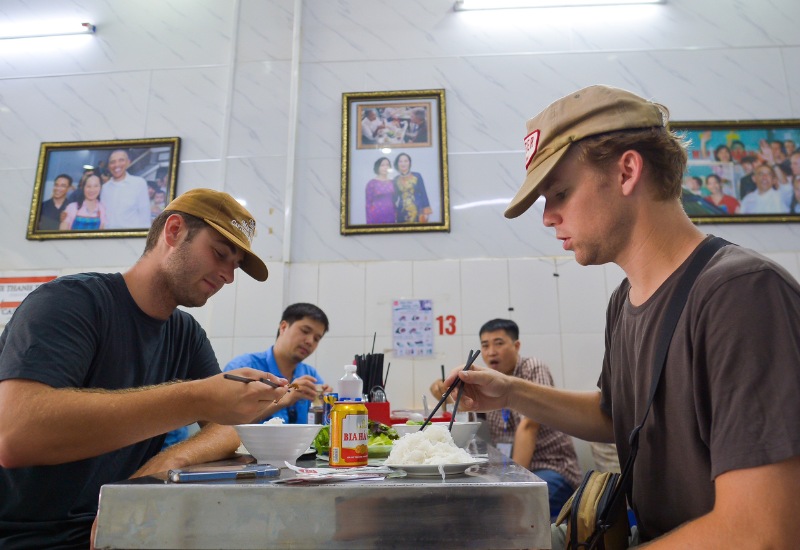 Đậm Chất Hà Nội: Món Bún Chả Obama Gây Bão Giữa Thủ Đô