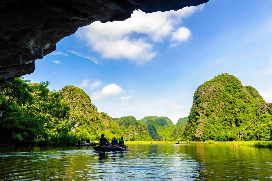 Vẻ Đẹp Hoang Sơ Của Hang Ba Giọt Trong Quần Thể Tràng An