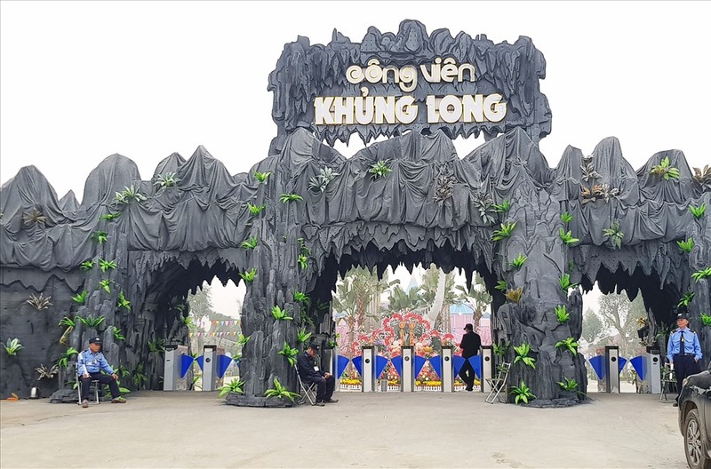 Dinosaur park is located in Square 3, Ninh Khanh Ward, Ninh Binh City.