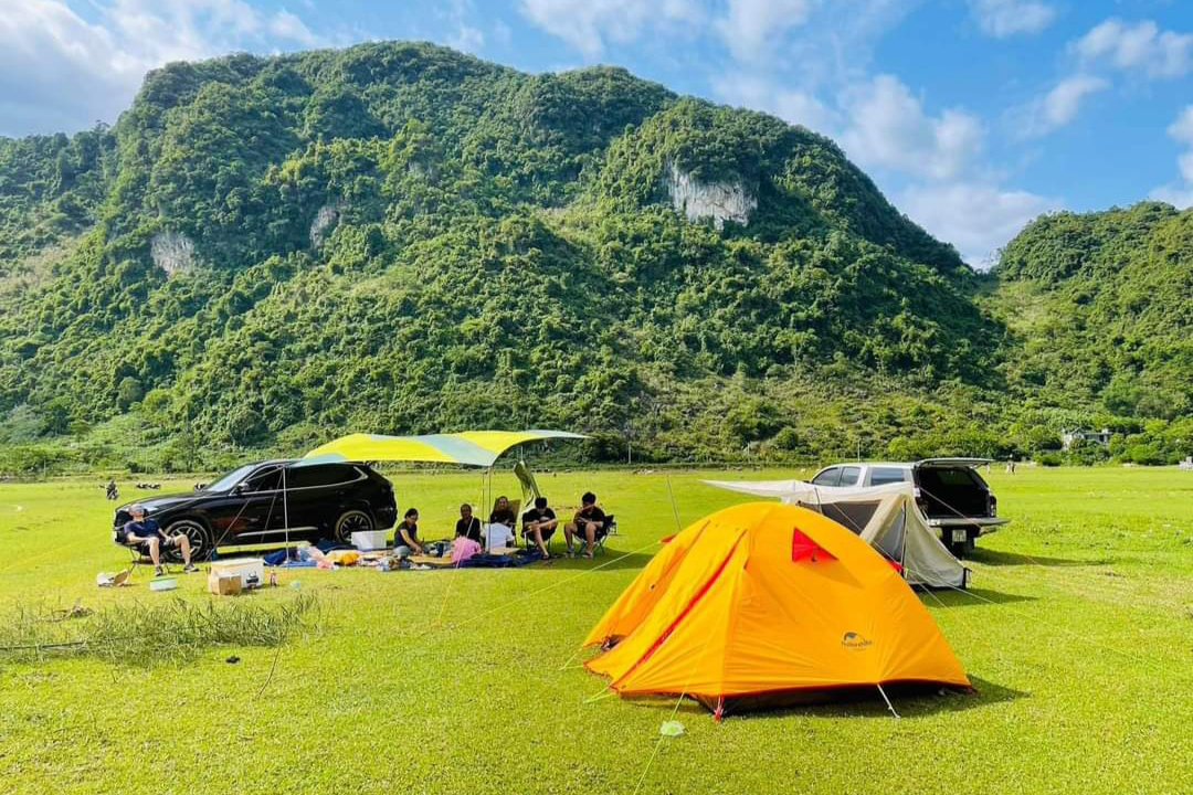 Tuy là một điểm đến chưa quá nổi tiếng nhưng đồi cỏ này đích thực là một thiên đường xanh mà ai cũng nên một lần ghé thăm.