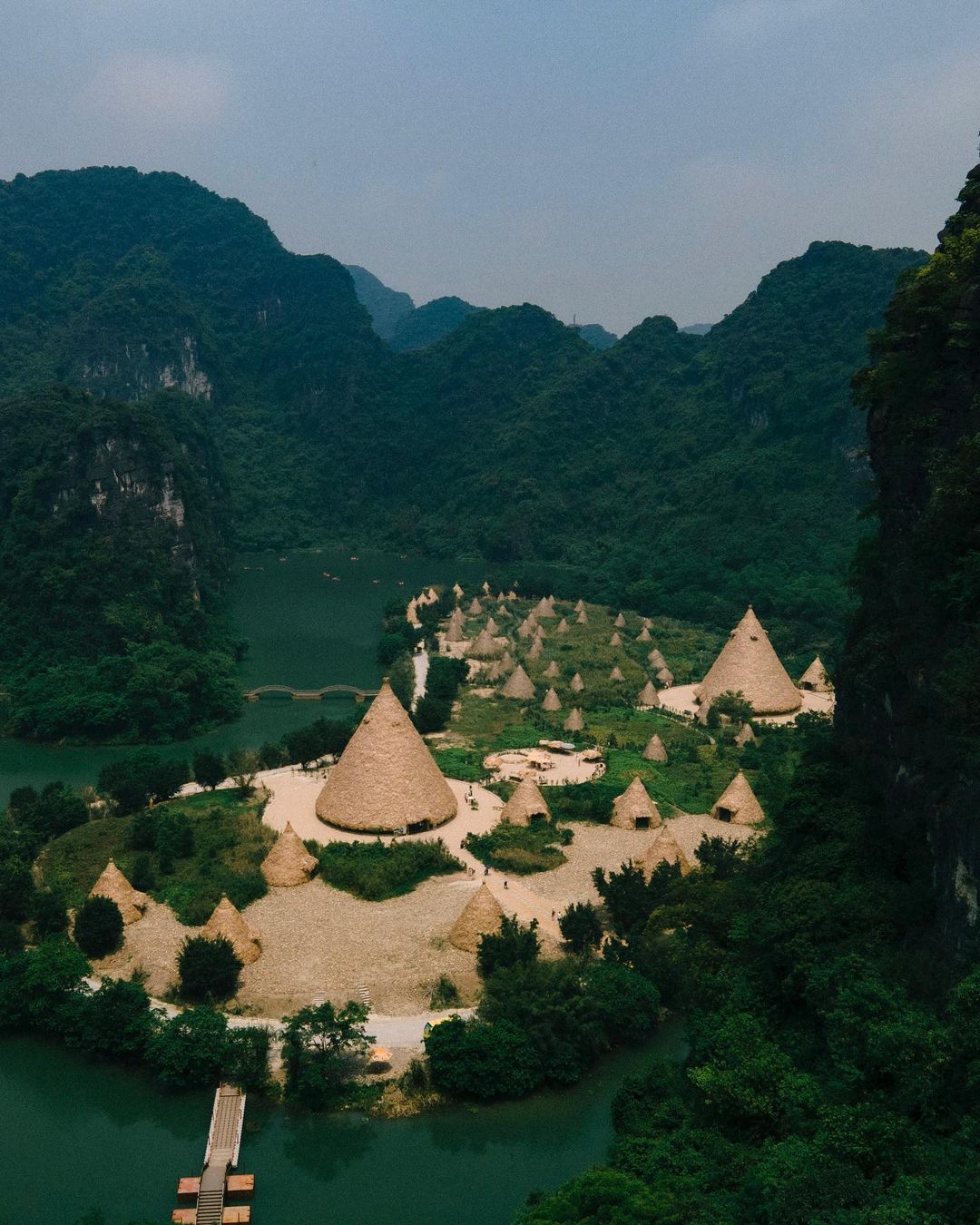 When coming to Khe Coc Island, visitors will discover and learn about the lives of ancient Trang An residents.