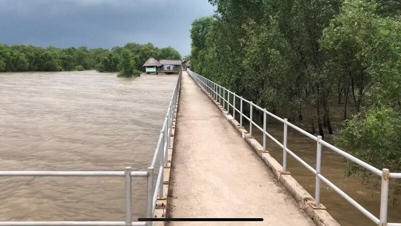 Biển Mỏ Ó nằm sát cửa sông Mỹ Thanh cách trung tâm thành phố Sóc Trăng khoảng 43km.