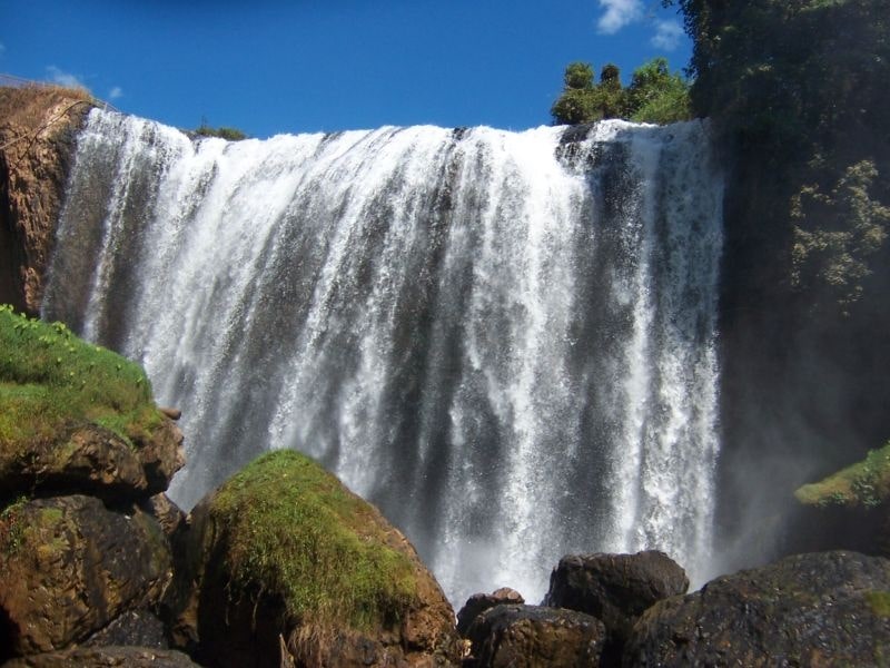 In the rainy season, the elephant waterfall rushed out, white foam