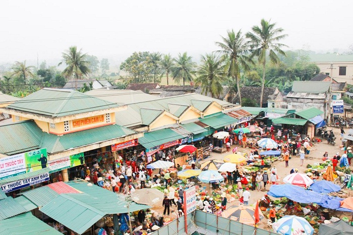 Khu chợ này mang trong mình nét đẹp văn hóa của người dân đất Quảng. Với tuổi đời 5 thế kỉ.