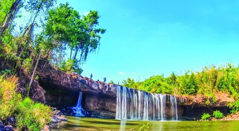 Elephant Waterfall (also known as Nokrop waterfall) in Dong Nai commune, Bu Dang district is an extremely famous tourist destination.