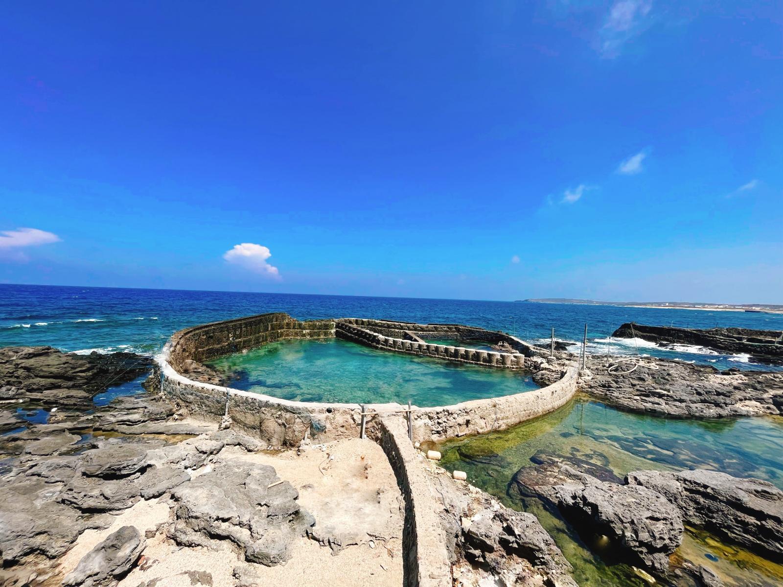 The scene of the blue water in the aquarium of Duong Phu Quy village