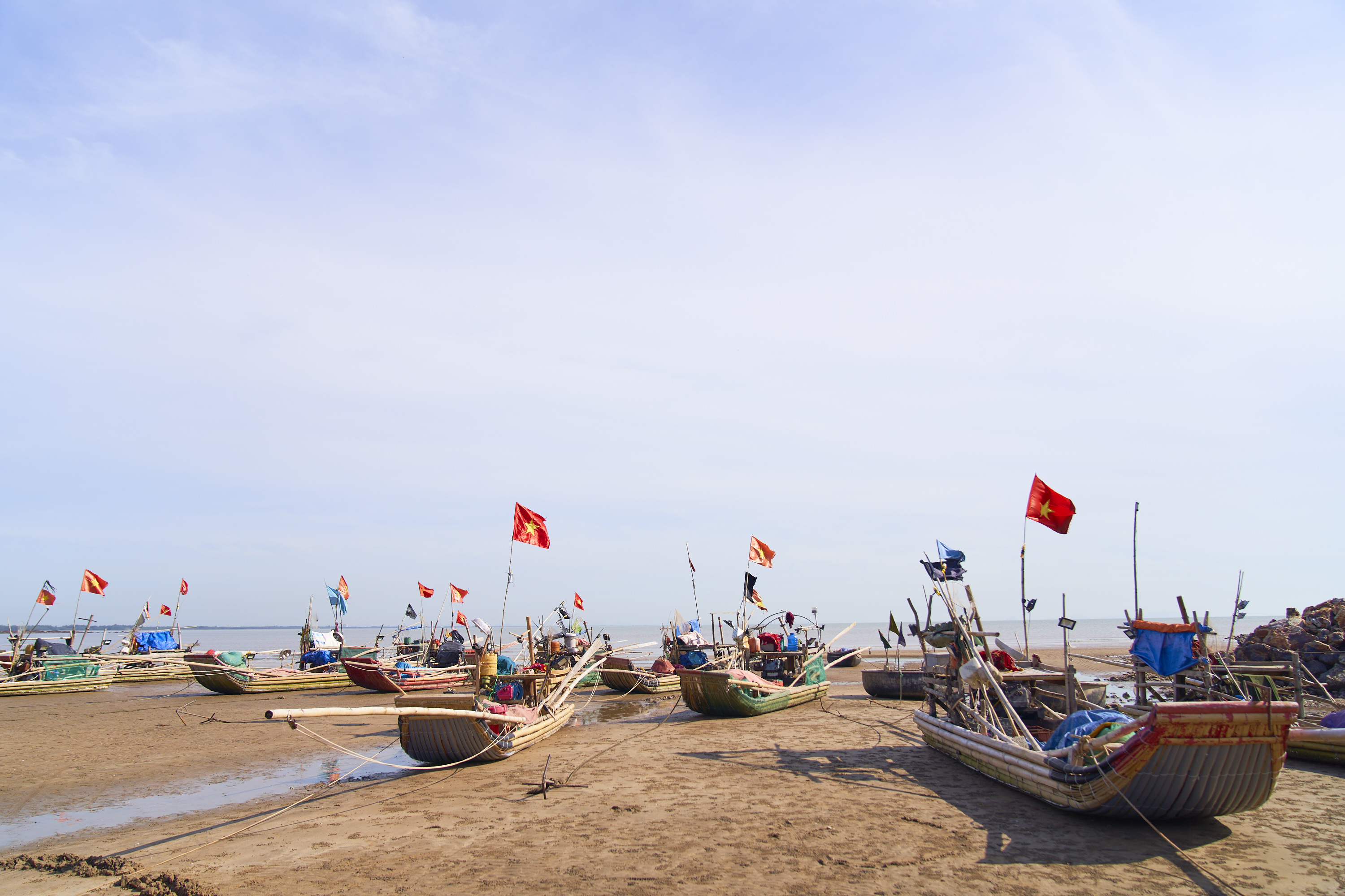 Possessing a poetic and peaceful beauty, Cua Hien Beach becomes an Nghe An tourist destination that attracts tourists who want to find an ideal "place" to relax