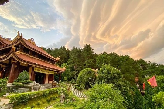 Đền Bà Chúa Thượng Ngàn