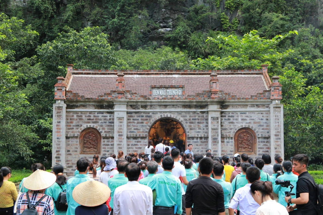 Thung Vang Temple is located in the middle of the valley and is the center of a new tourist destination in the core of Trang An heritage.