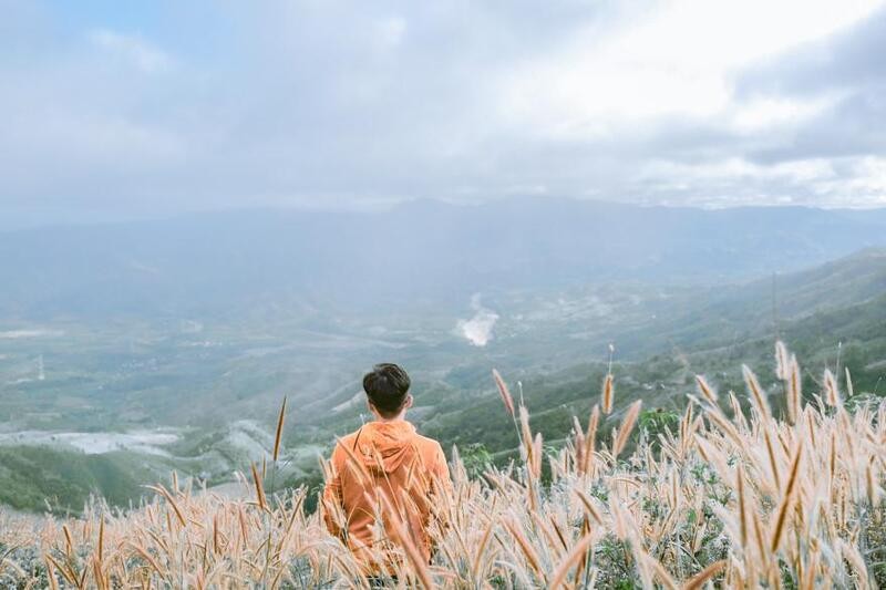 在Mang Den的山上拍摄带有令人印象深刻的风景的照片