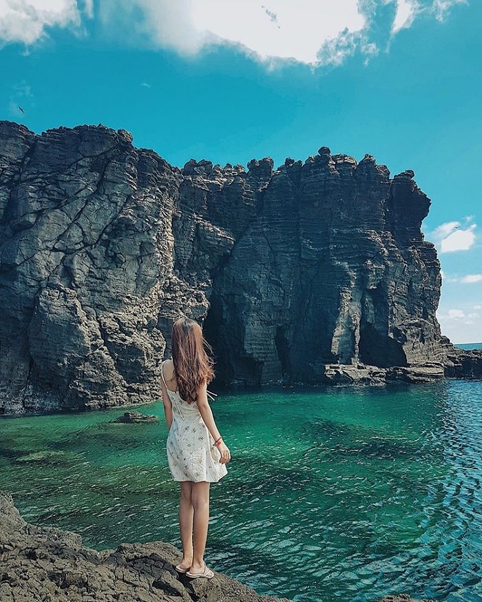 Ganh Hang with unique beauty and clear blue sea