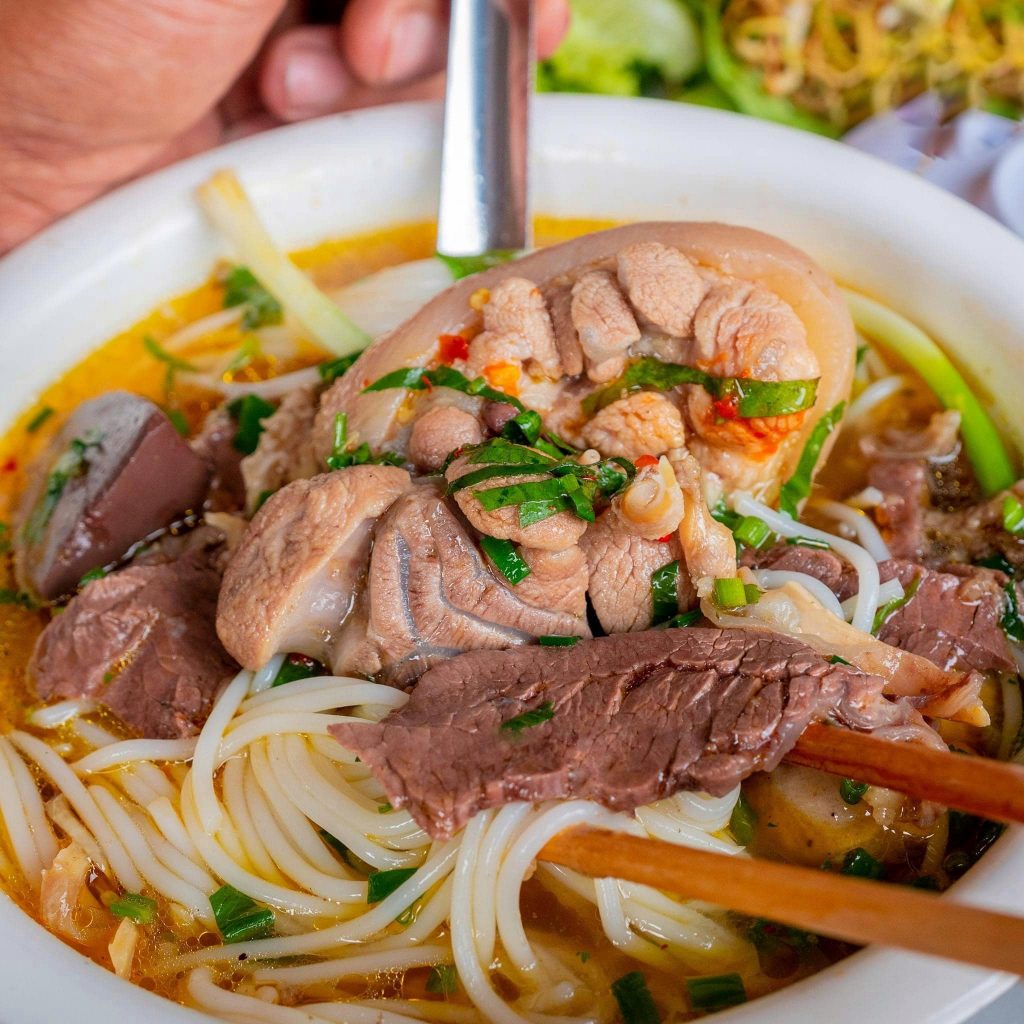 Bún Bò Huế Chú Vọng: Nơi Hương Vị Truyền Thống Vẫn Sống Mãi