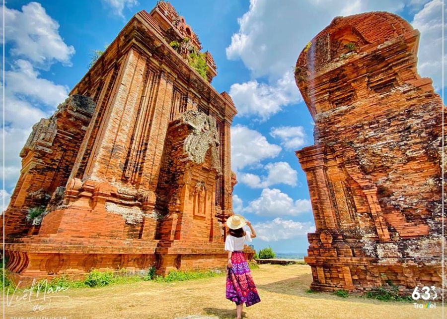 Tháp Bánh Ít (Tháp Bạc) - Bình Định